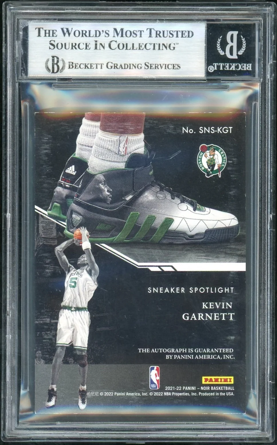 2021 Panini Noir Sneaker Spotlight Signatures Kevin Garnett #4 /99 BGS 8 - Image 2